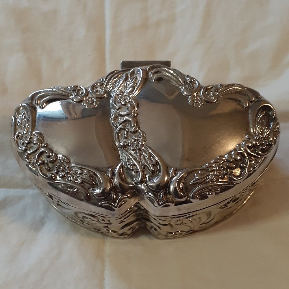 Ornate Victorian Style Sweetheart Silver Plated Jewelry Box